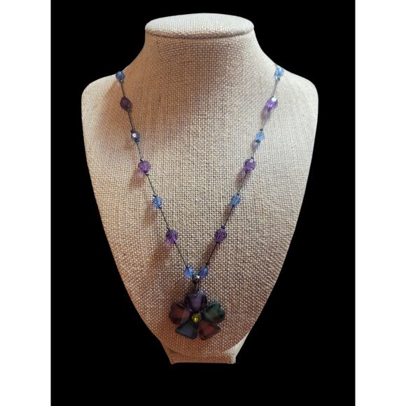 Beautiful Acrylic necklace - Picture 3 of 3